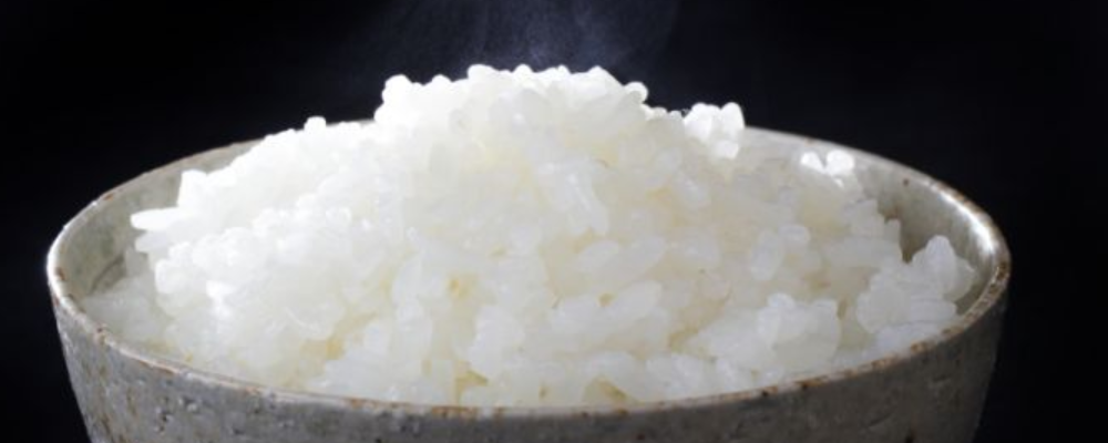 晚上吃米饭容易胖吗？（一碗米饭的热量是多少大卡晚上吃米饭容易胖吗）