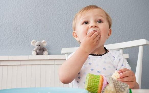 这5种食物最好不要给宝宝吃，不仅没营养，还会损伤大脑（这5种食物最好不要给宝宝吃）