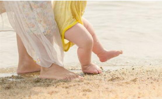 如何纠正宝宝走路的姿势？（如何纠正宝宝走路姿势？）