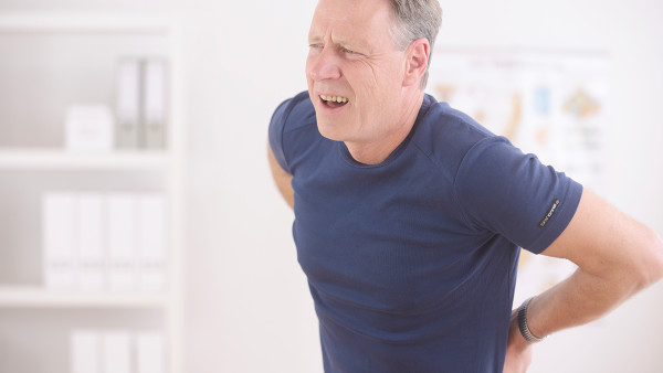 前列腺增生患者禁忌吃什么？男性前列腺炎有什么表现？
