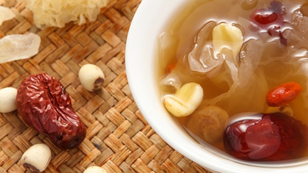 银耳红枣汤可以放蜂蜜红糖一起吃吗 银耳红枣红糖汤的功效
