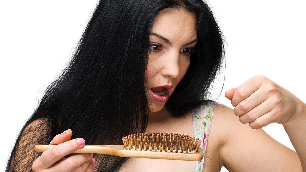 生活中如何预防脱发？合理饮食与梳理能预防脱发