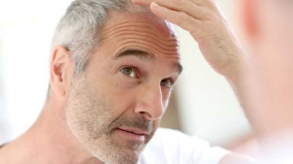 什么原因引起脱发?30多岁男人掉头发怎么办?