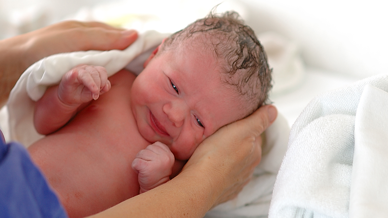 新生儿洗浴时步骤要点及洗浴后护理