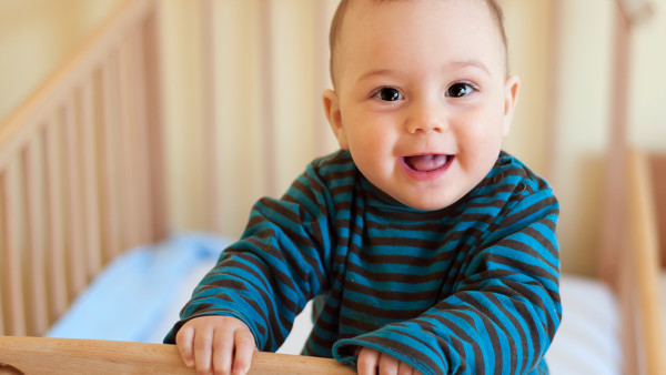 如何预防三个月宝宝吐奶！应对幼儿吐奶的4个做法