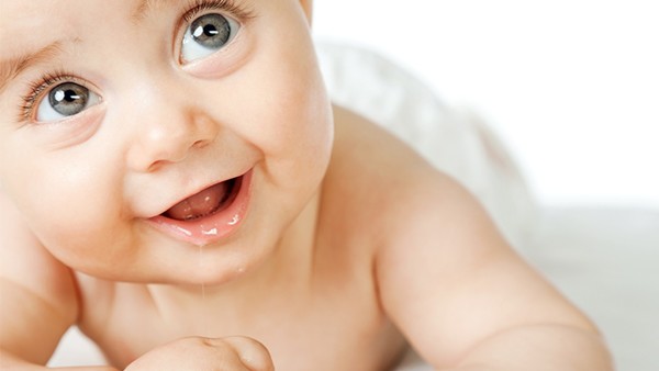 给婴儿理发需要注意什么？宝宝头上长痱子如何处理？