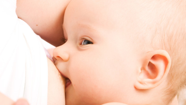 婴儿口腔有点儿白是怎么回事？如何治疗宝宝鹅口疮？
