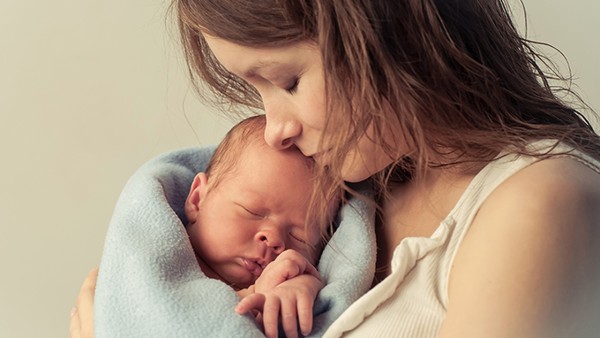 婴儿吐奶的原因有哪些？怎么才能防止宝宝吐奶？