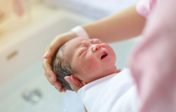 教你10个轻松照顾宝宝的小技巧，为育儿之路减减压！