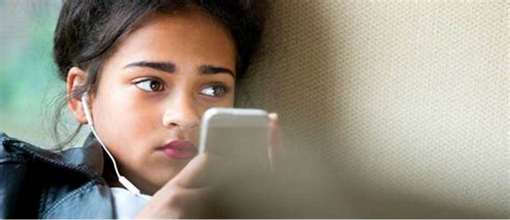 《柳叶刀-儿童与青少年健康》：频繁使用社交媒体对女孩心理健康产生危害