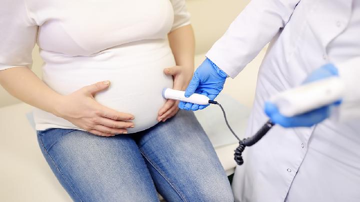 新生儿吐奶是什么原因？怎么分辨宝宝吐奶还是溢奶？