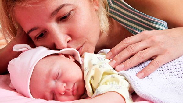 新生儿黄疸高是什么原因引起的 新生儿黄疸要照几天蓝光