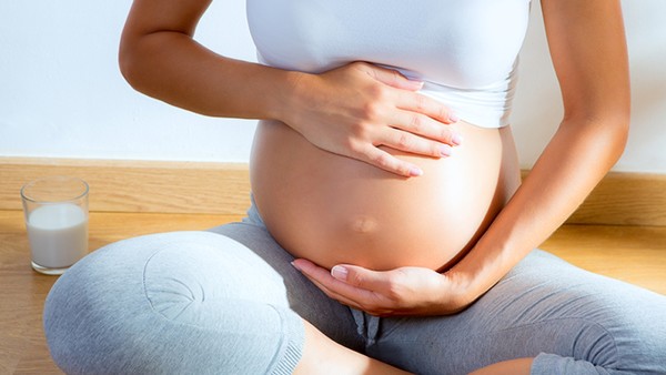 孕早期吃黄体酮对胎儿有影响吗？（孕早期吃黄体酮会对胎儿有影响吗）