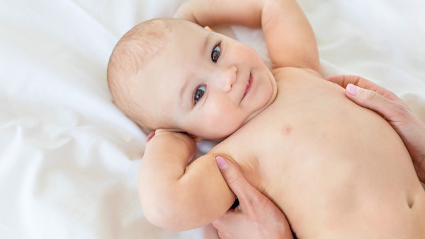 1岁半宝宝腹泻，可以服用复方黄柏液涂剂吗？（1岁半宝宝腹泻可以服用复方黄柏液涂剂吗？）
