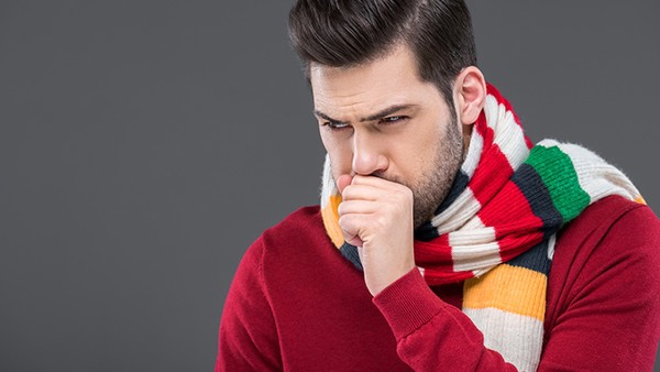 喉咙发干咳嗽一个多月了，是怎么回事？（喉咙发干咳嗽一个多月了）