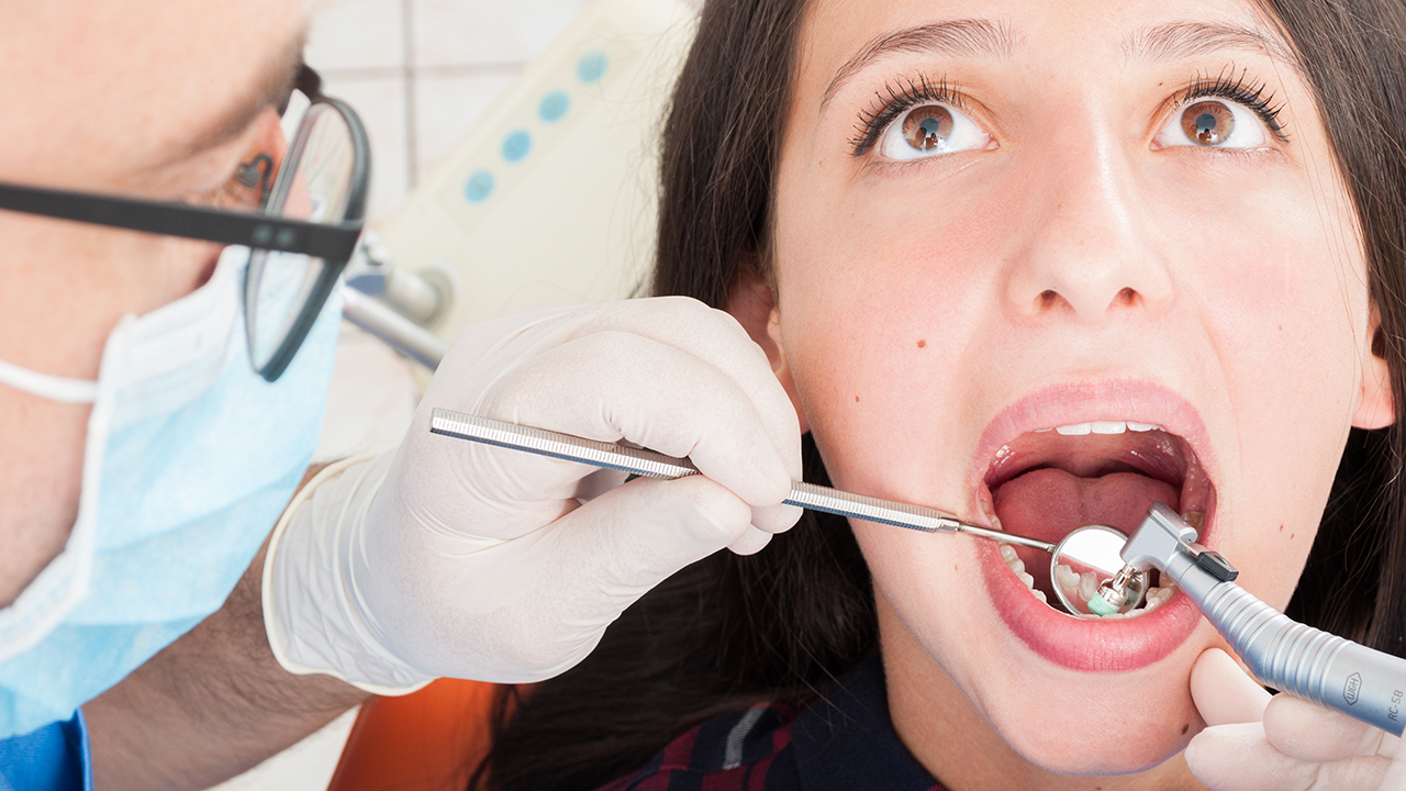 牙龈肿是怎么回事？（牙龈肿是什么原因引起的？）