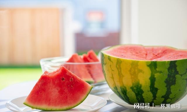 西瓜是低糖水果还是高糖水果？（在常温下，西瓜能放多长时间？）