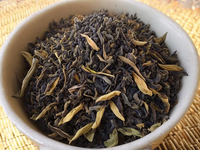 红茶和绿茶哪个更健康？（红茶与绿茶哪个更健康？）