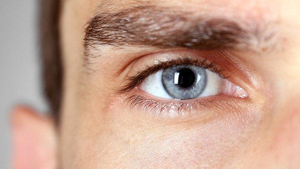做近视手术后得干眼症的原因有哪些？（做近视手术后得干眼症怎么办）