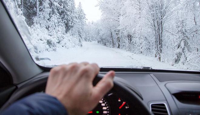 为什么雪天出门容易出车祸？（为什么大雪天开车出门容易出现车祸？）