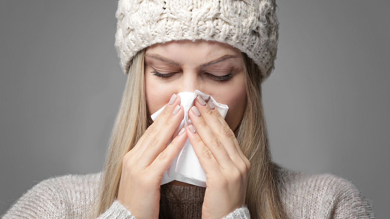 出现37°c、流鼻涕、偶尔咳嗽或喷嚏的症状是怎么回事？（出现37°c、流鼻涕、偶尔咳嗽、喷嚏的症状是怎么回事？）