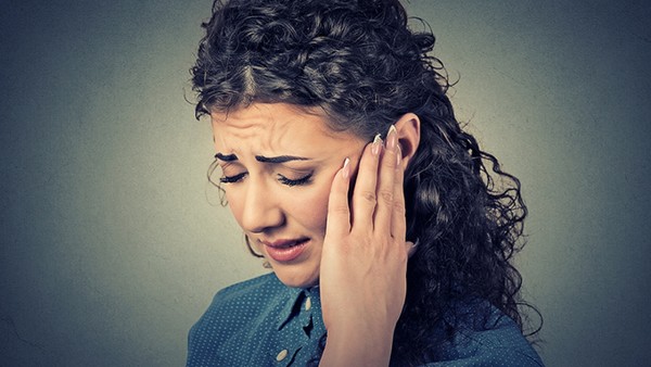 高中生经常性头晕、头痛是怎么回事？（高中生经常性头晕、头痛是什么原因引起的？）