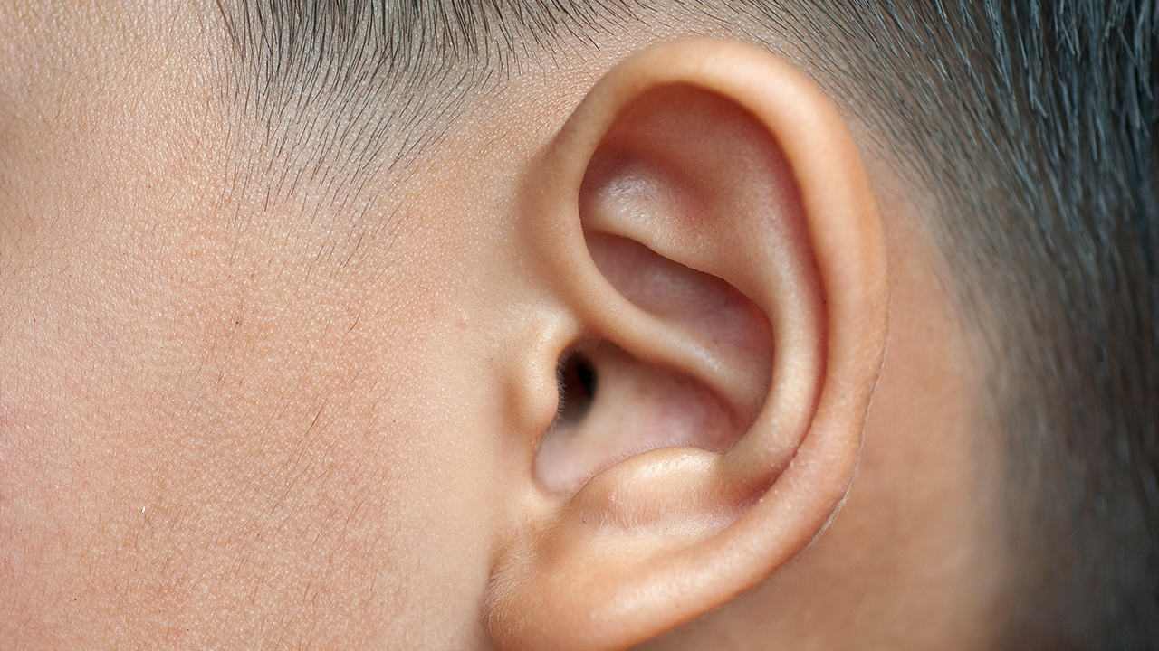 儿童游泳引发的中耳炎的治疗方法（儿童游泳引发的中耳炎）