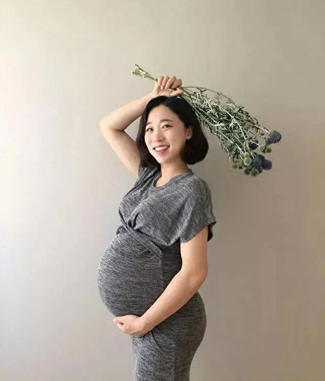 韩国女星裴涩琪结婚4年终于怀孕，其在网上公布怀孕喜讯
