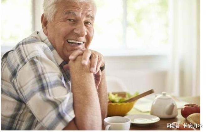 研究表示：老年人适当吃肉对健康有益，如何吃出健康？注意4方面