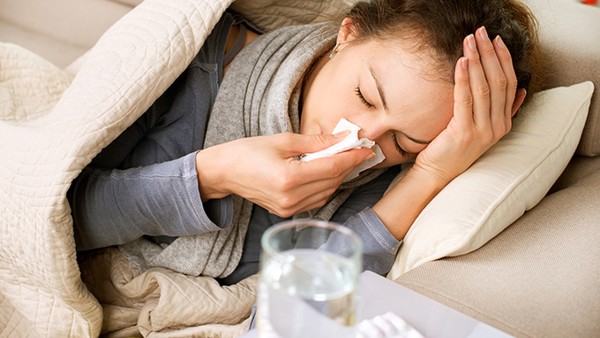 宝宝过敏性咳嗽引起流鼻涕