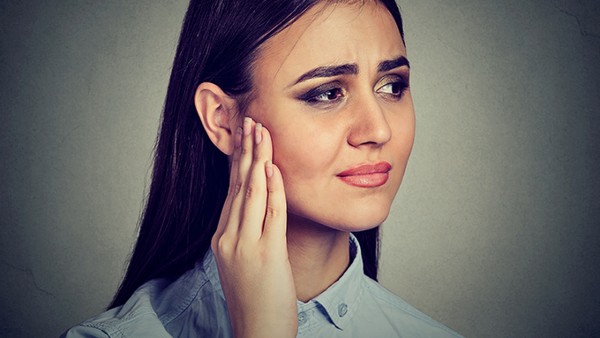 耳朵边痛是什么问题中耳炎
