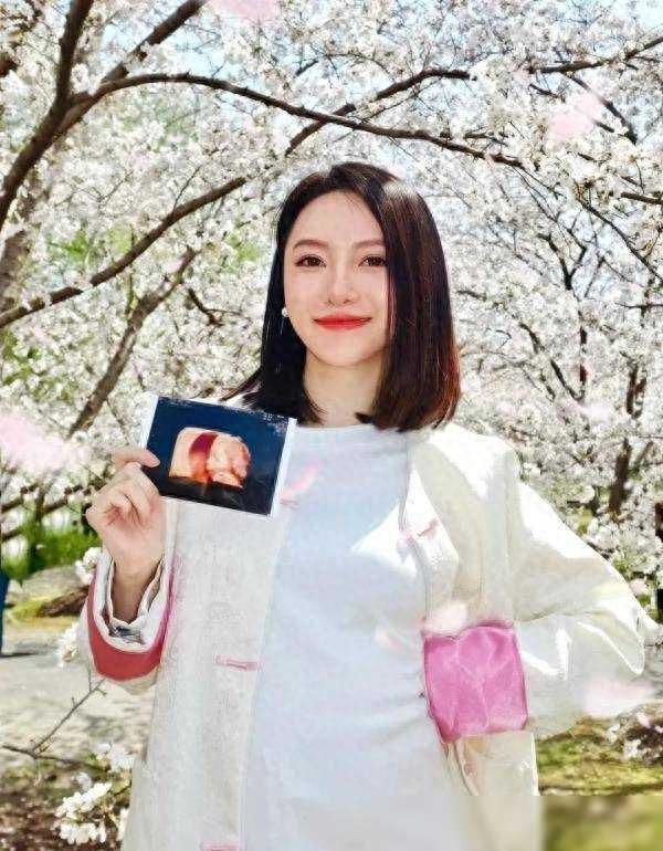 恭喜！上海女歌手宣布结婚怀孕